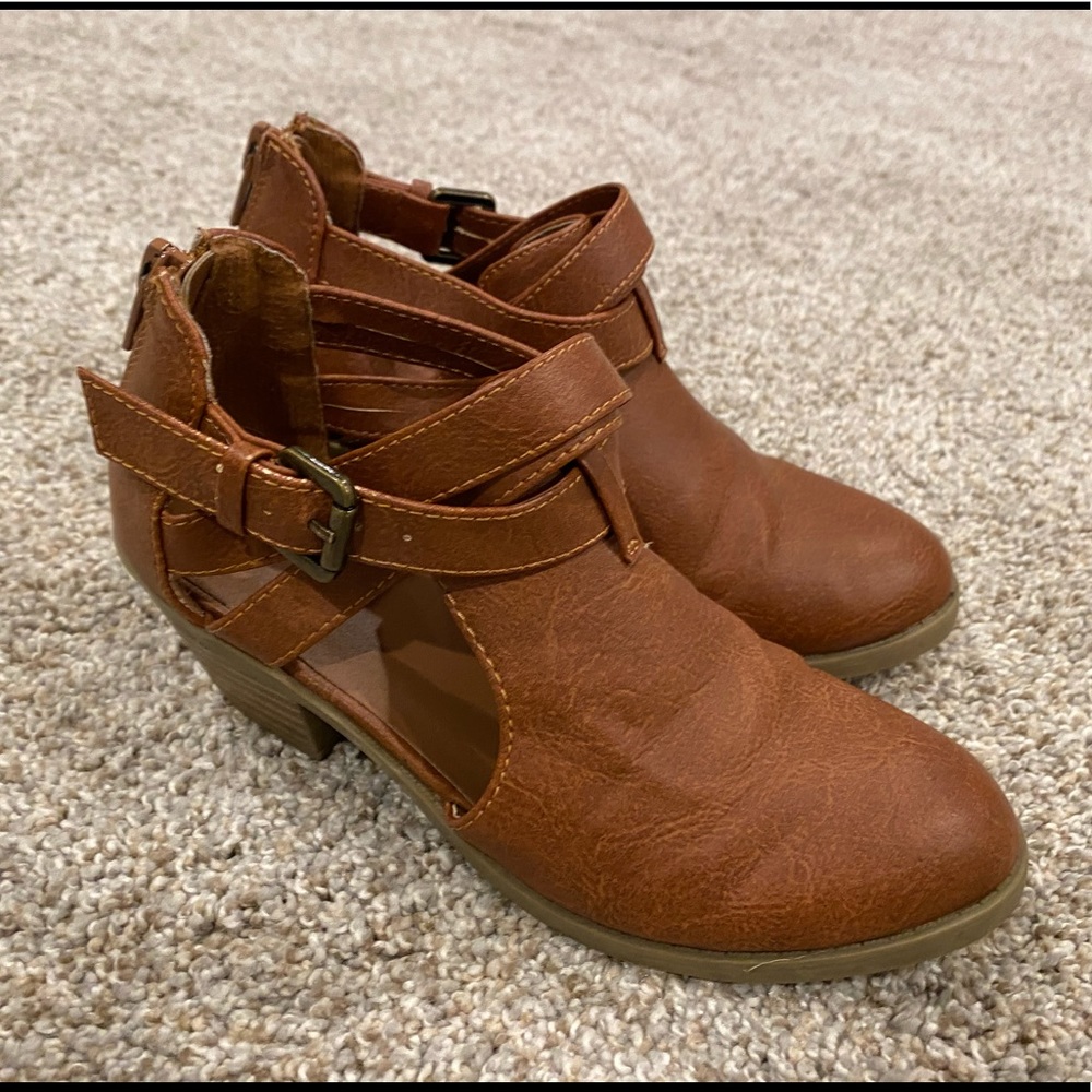Girls size 13 Lucky Brand booties